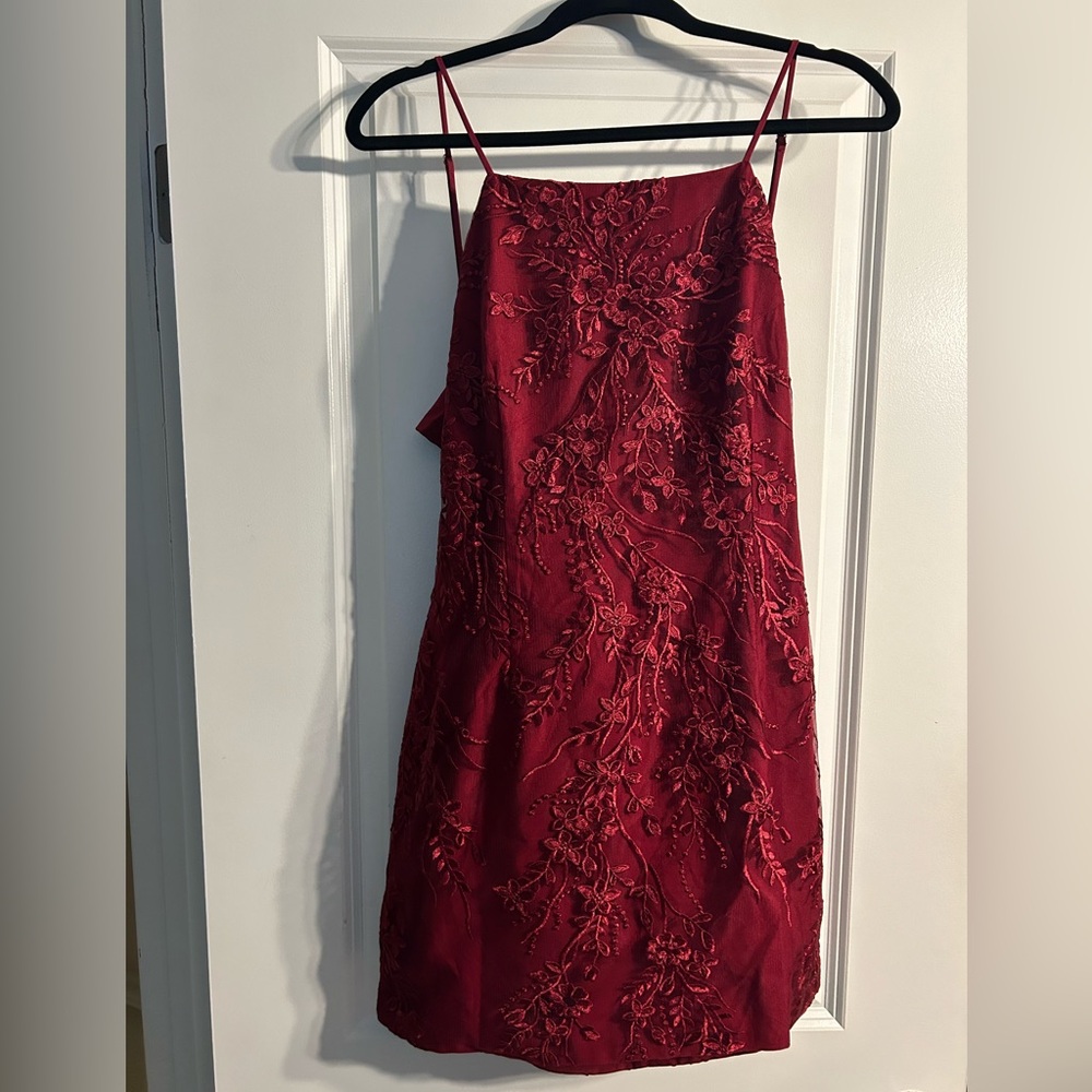 Maroon lady black tie mini dress
